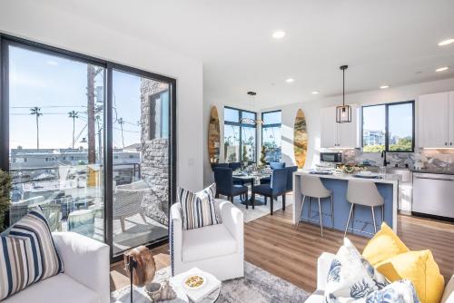 Spacious Tri-Level Condo with Ocean Views in Oceanside, USA