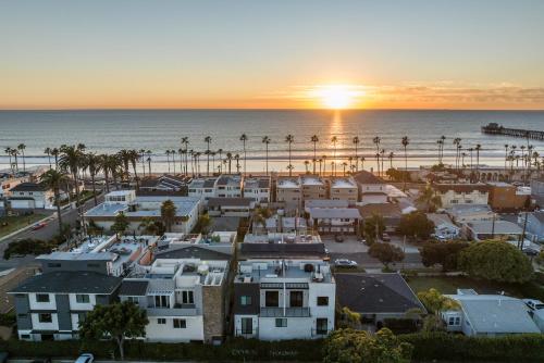 Spacious Tri-Level Condo with Ocean Views in Oceanside, USA