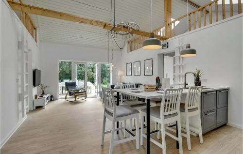 Kitchen, 3 Bedroom Gorgeous Home In Lundby in Lundby