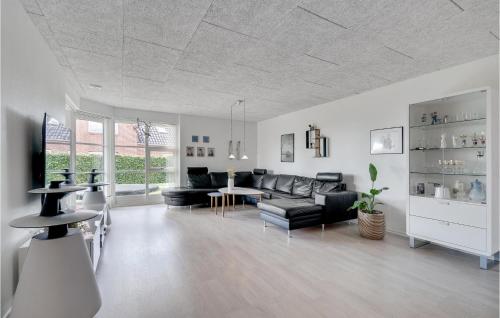  Amazing Home In Varde With Wifi in Varde