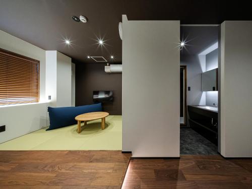 Standard Double Room image 5