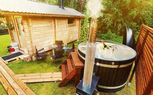 Kolam renang, -ONNELA- Iso Perhehuoneisto Paljulla ja Liikuntasalilla, Wanha Koulu Tahkovuori (Wanha Koulu Tahko Onnela, 4mh, Palju, Sauna, Tupakeittio, Wifi, Liikuntasali, RinteetSpaRavintola 6k) in Nilsia