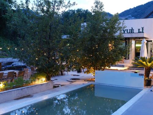 Swimming pool, Delight Inn in Great Wall & Ming Tombs