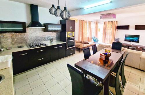 Modern air-conditioned 3 bedroom apartment on ground floor, fully equiped with swimming pool - Flic en Flac, West Coast - Tranquil Lagoons