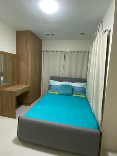 1 queen bed, 1 double bed