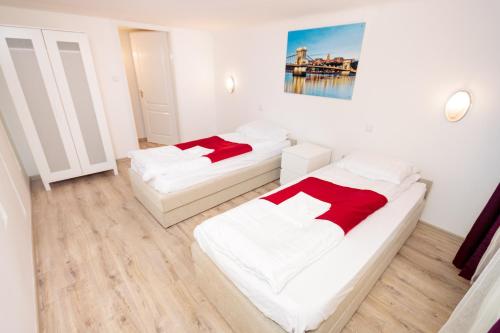 Grand Boulevard Apartments