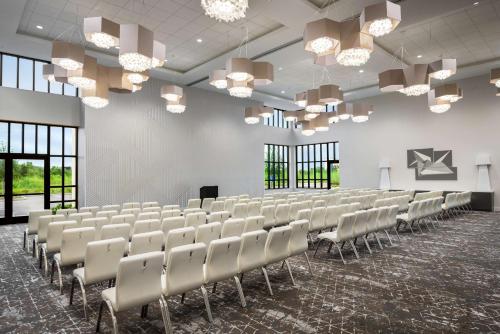 Hilton Garden Inn Orlando I-4 Millenia Blvd Mall - image 7