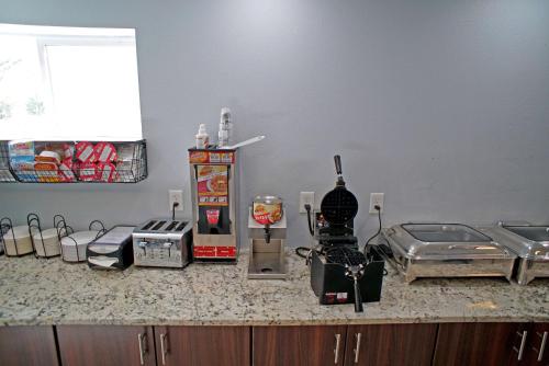 Sandhill Inn & Suites - image 3