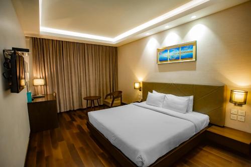 Deluxe Queen Room room in The Hamuse Hotel Kodaikanal - Luxury Redefined