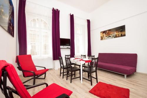 Grand Boulevard Apartments