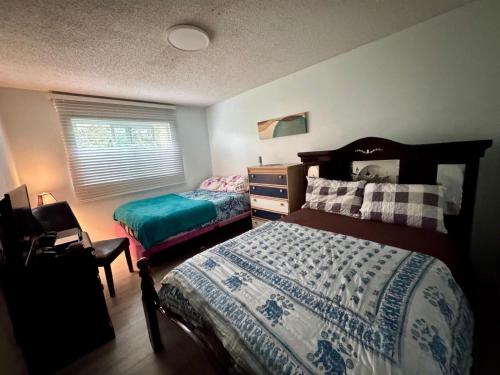 Surrey Centre Standard Double Queen Room in Surrey, Canada