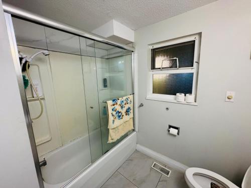 Surrey Centre Standard Double Queen Room in Surrey, Canada