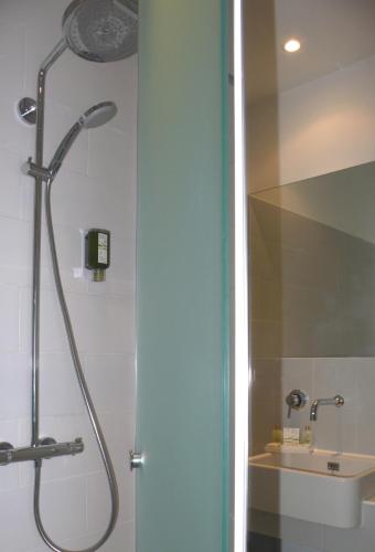 Superior Triple Room image 5