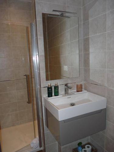 Standard Double Room image 4