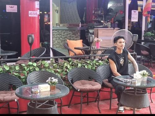 Dorothys Showbar in Dong Tarn Beach