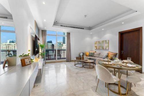 Elegant One Bed Apartment - Panoramic Marina Views - Near JBR & Beach, Dubai (photo 10)