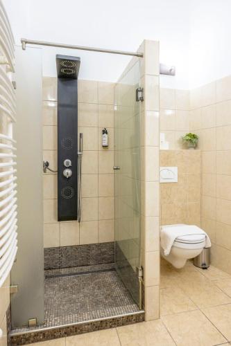 Deluxe & Cozy Central Located Joseph Boulevard Apartment - Tap to explore photos