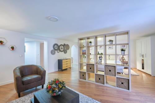One-Bedroom Apartment image 10