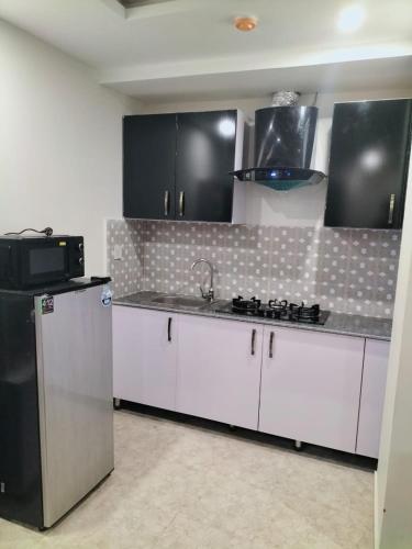 2 Bed Furnished Apartment in ราฟีบล็อก