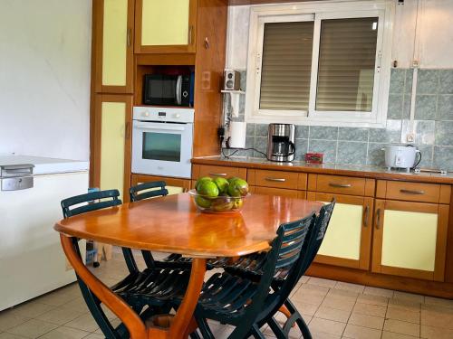 廚房, CosyLife Sainte-Rose - Villa familiale calme avec vue Sofaïa à 3km de la plage (CosyLife Sainte-Rose - Villa familiale calme avec vue Sofaia a 3km de la plage) in 聖玫瑰