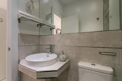 Hostal Met Madrid - image 5