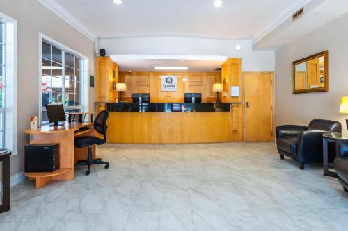 Quality Inn Downtown Inner Harbour in Victoria, Canada
