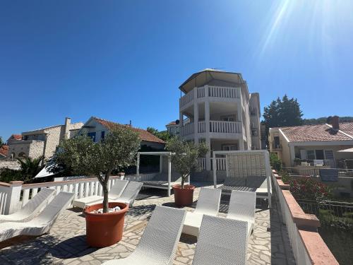 2 bedrooms, 4 beds