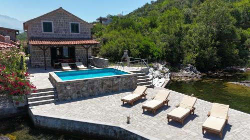 Apartments Kovinic - image 4