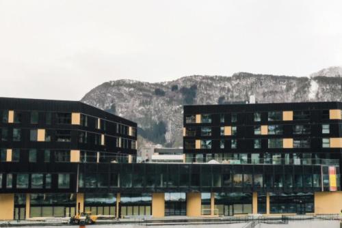 . Toppleilighet på elvekanten med to romslige soverom