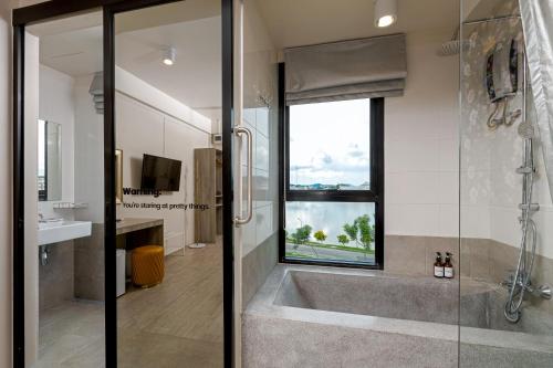 room detail thumbnail 2