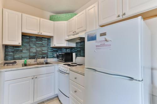 Coastal Waters 108 - 1 Bedroom Pool Side Condo in New Smyrna Beach, USA