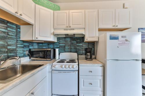 Coastal Waters 108 - 1 Bedroom Pool Side Condo in New Smyrna Beach, USA