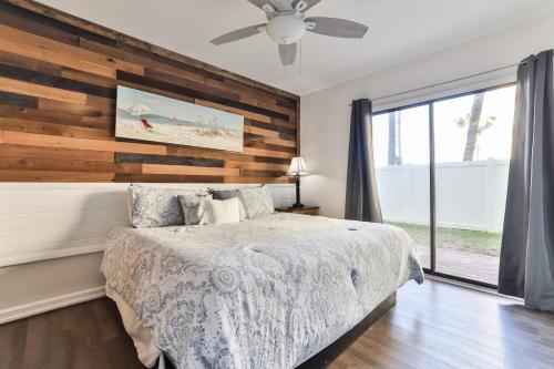 Coastal Waters 108 - 1 Bedroom Pool Side Condo in New Smyrna Beach, USA