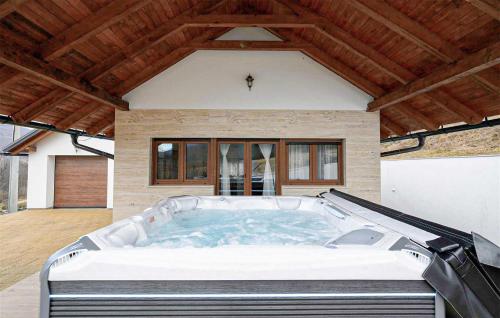 Viesnīcas āriene, 2 Bedroom Stunning Home In Krasno in Krasno Poļje