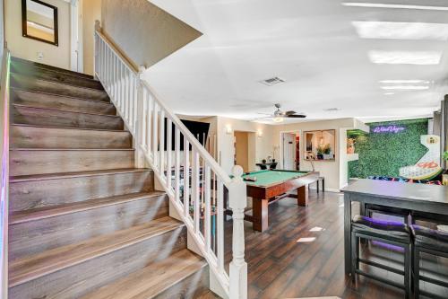 Large House, 15 Beds, Heated Pool, Hot Tub, BBQ, Close to Strip, Las Vegas (zdjęcie 7)