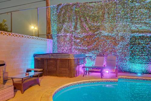 Large House, 15 Beds, Heated Pool, Hot Tub, BBQ, Close to Strip, Las Vegas (zdjęcie 8)