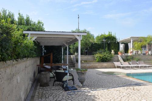 Marlù Luxury Rooms Pool and Garden 2