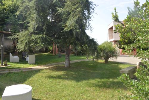 Marlù Luxury Rooms Pool and Garden 4