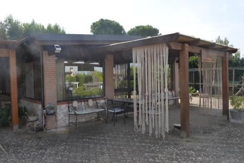 Marlù Luxury Rooms Pool and Garden 5
