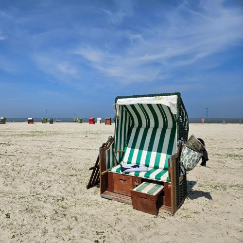 Ferienhaus Oll Smee 9 - Huus Twee mit eingezäunten Garten, Weitblick, Kamin und Strandkorb in Werdum, Deutschland