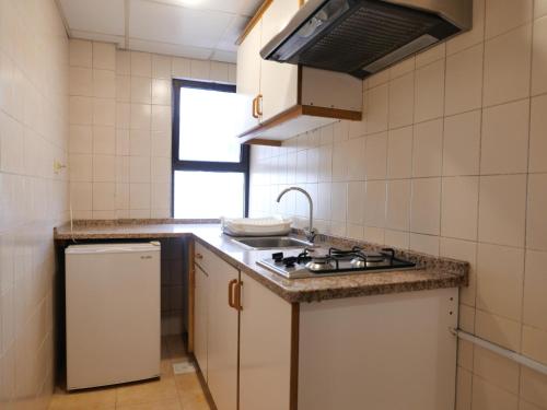 One-Bedroom Apartment image 4