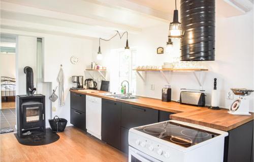 virtuve, 5 Bedroom Lovely Home In Tving in Tving