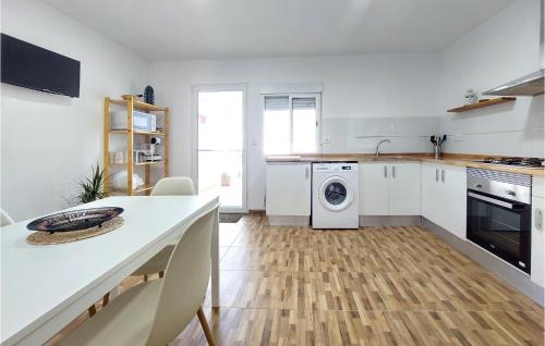 廚房, Gorgeous Home In Ador With Wifi in 阿多爾