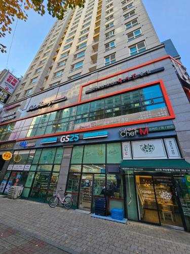 富川 Bucheon Sinjung-dong Station High Floor View Lovely House 单人房 大堂