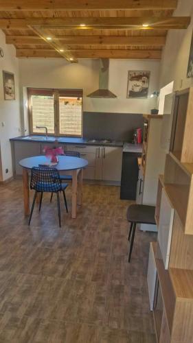 virtuve, Chalet détente (Chalet detente) in Montaut (Midi-Pyrenees)