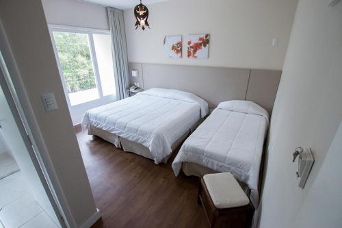 3 twin beds