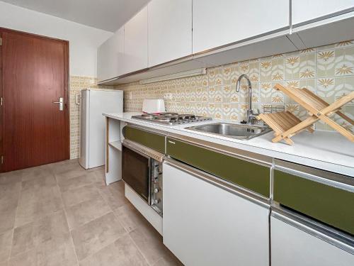 Kitchen, Vue Mont Blanc, balcon et parking prive in Argentiere