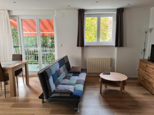 Meublé du 25 N°5 de tourisme 3* (Meuble du 25 N°5 de tourisme 3*) in 涅代爾布龍萊班