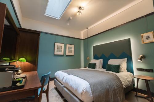 room detail thumbnail 1