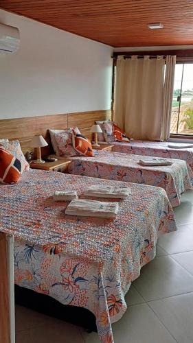 1 double bed, 2 twin beds